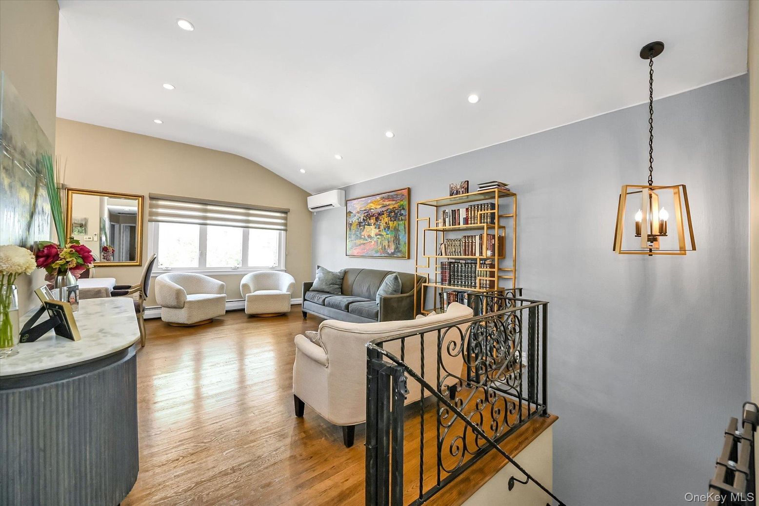 Interior, Living room, Pendant Lights, Recessed Lighting, Wood Texture Flooring