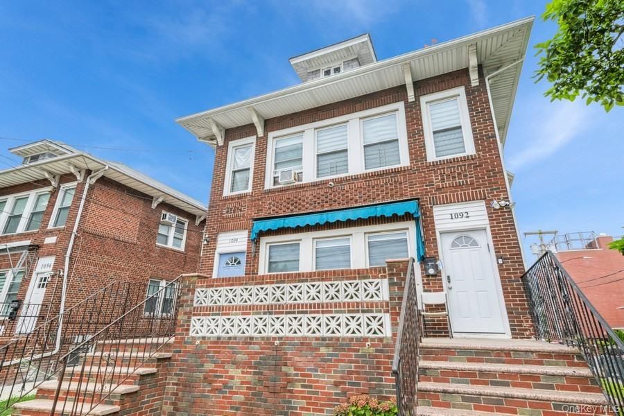 Exterior, Facade, Brick Facade, Rowhouse