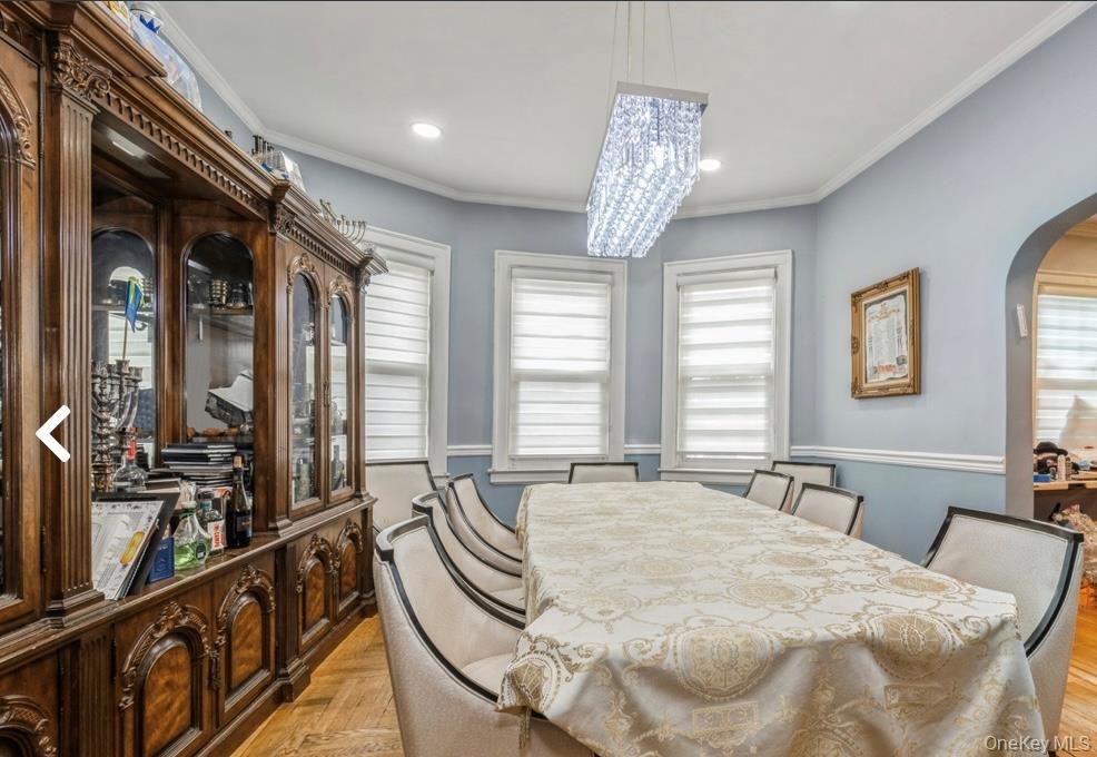 Chandelier, Dining room, Interior, Recessed Lighting, Wood Texture Flooring