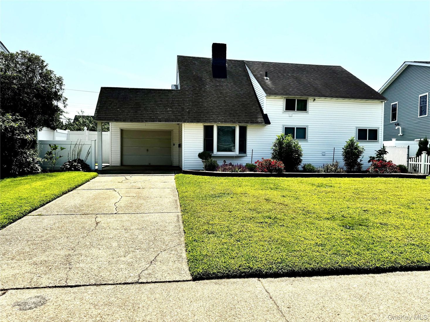 Attached, Exterior, Facade, Cape Cod