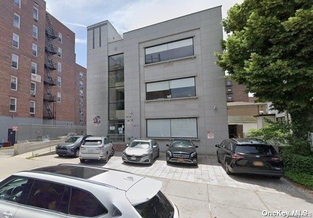 Exterior, Facade, Brick Facade, Rowhouse