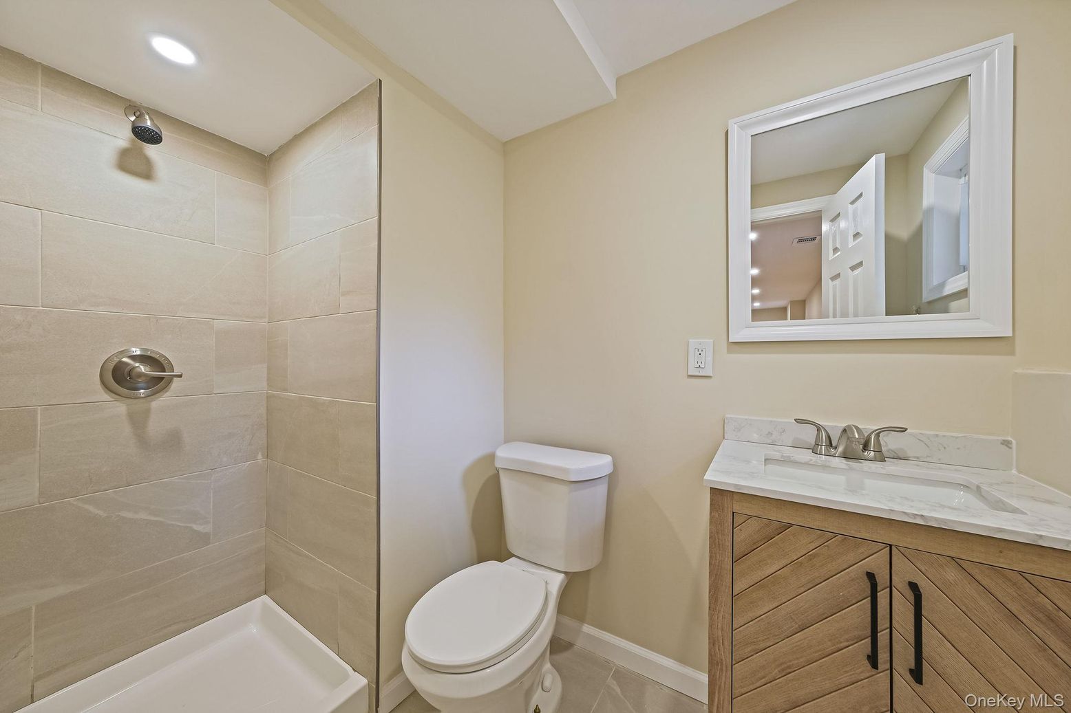 Bathroom, Interior, Recessed Lighting