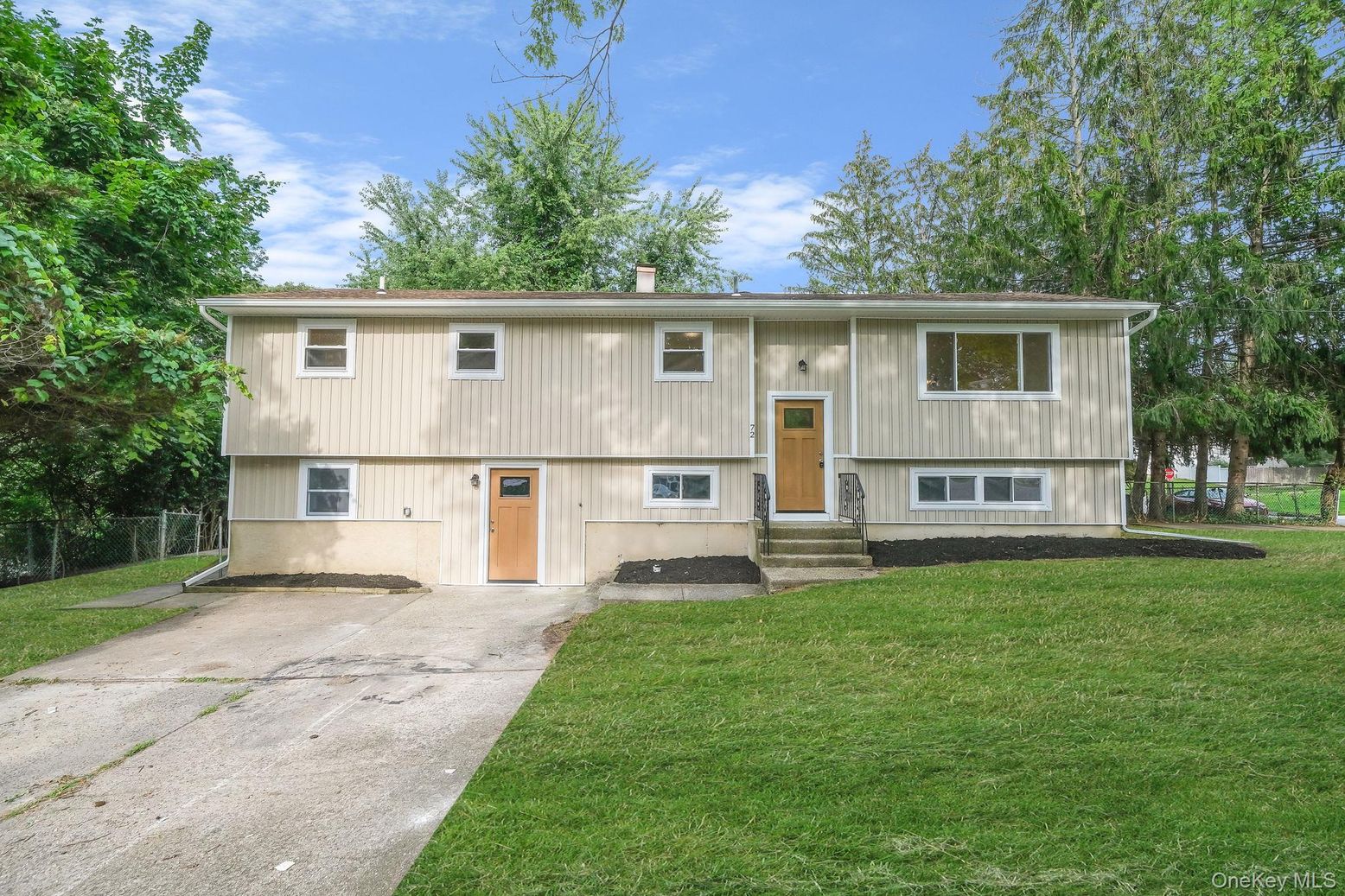 Backyard, Exterior, Facade, Raised Ranch