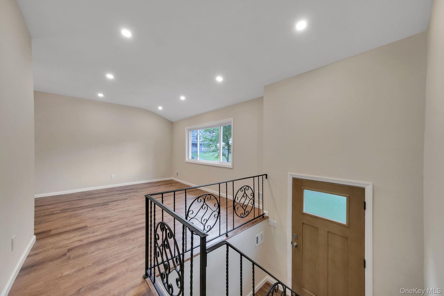 Interior, Recessed Lighting, Wood Texture Flooring