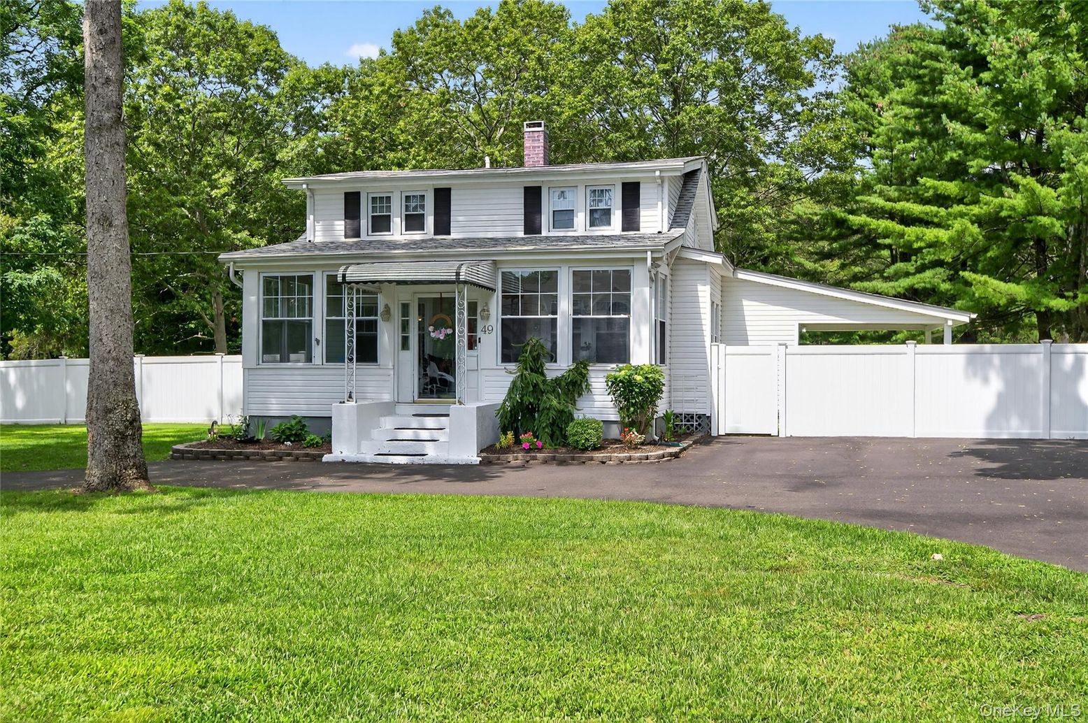 Exterior, Facade, American Foursquare