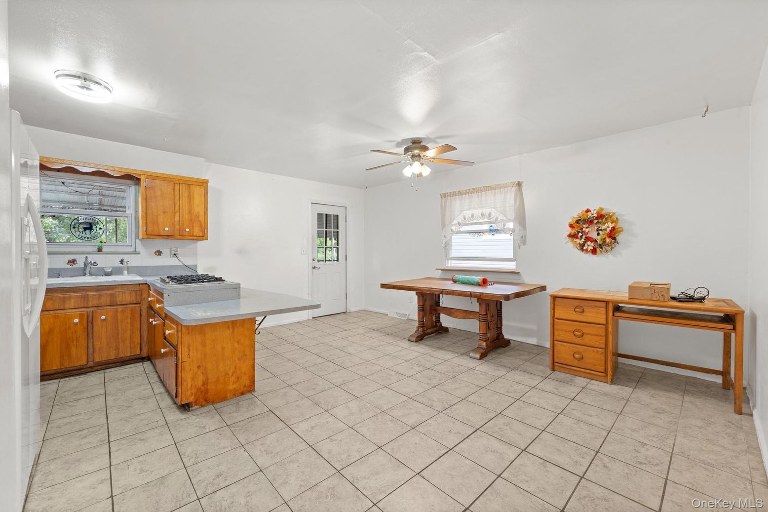 Game Room, Interior, Kitchen