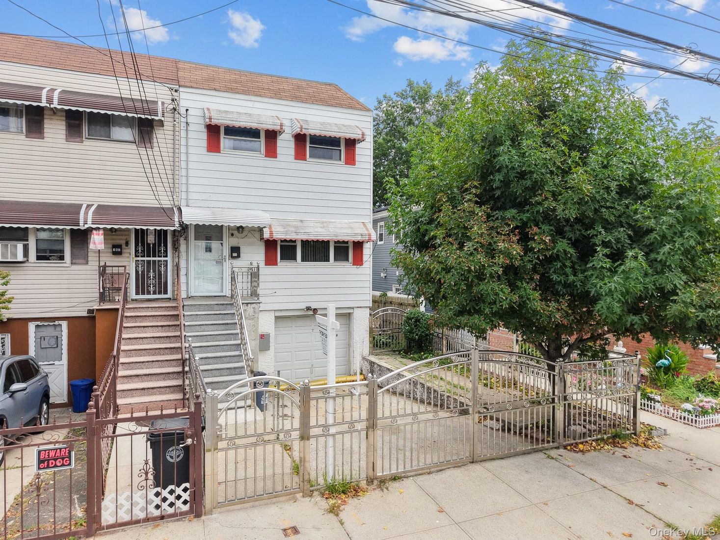 Exterior, Facade, Rowhouse