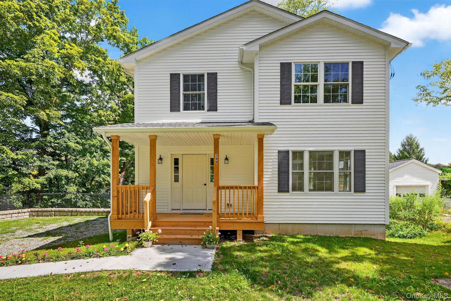 Exterior, Facade, Farmhouse