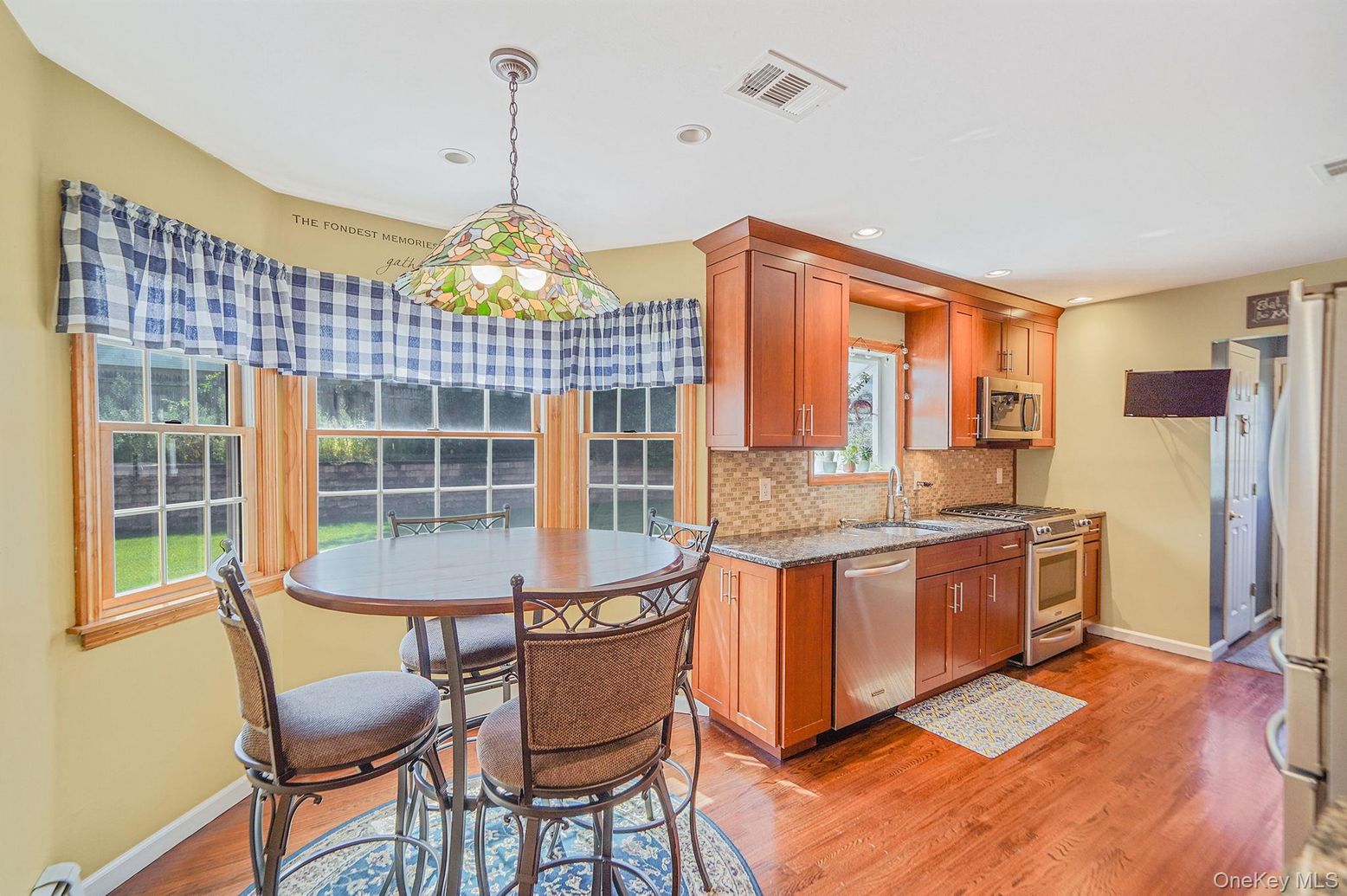 Dining room, Interior, Kitchen, Pendant Lights, Recessed Lighting, Wood Texture Flooring