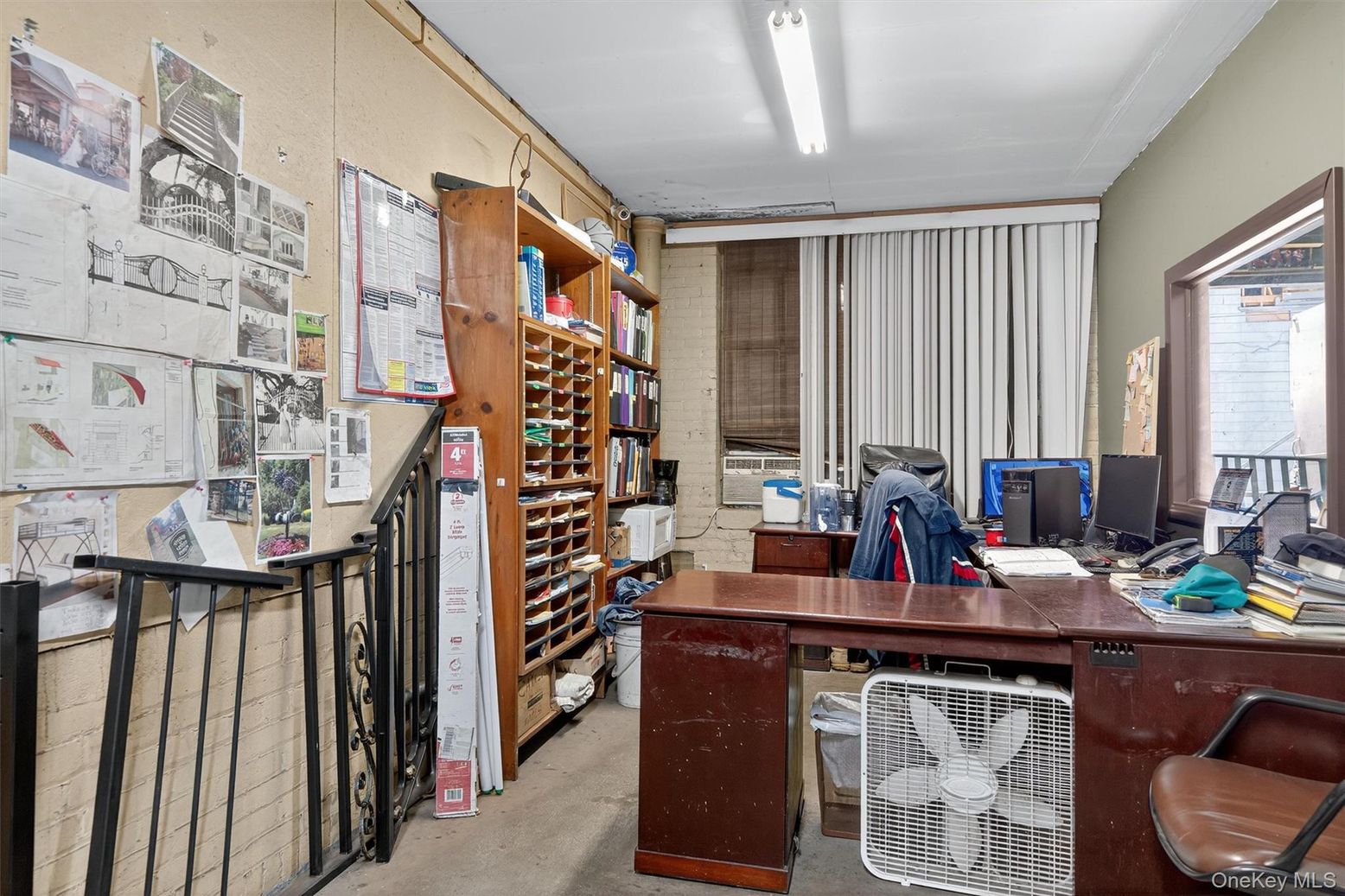 Home Office, Interior
