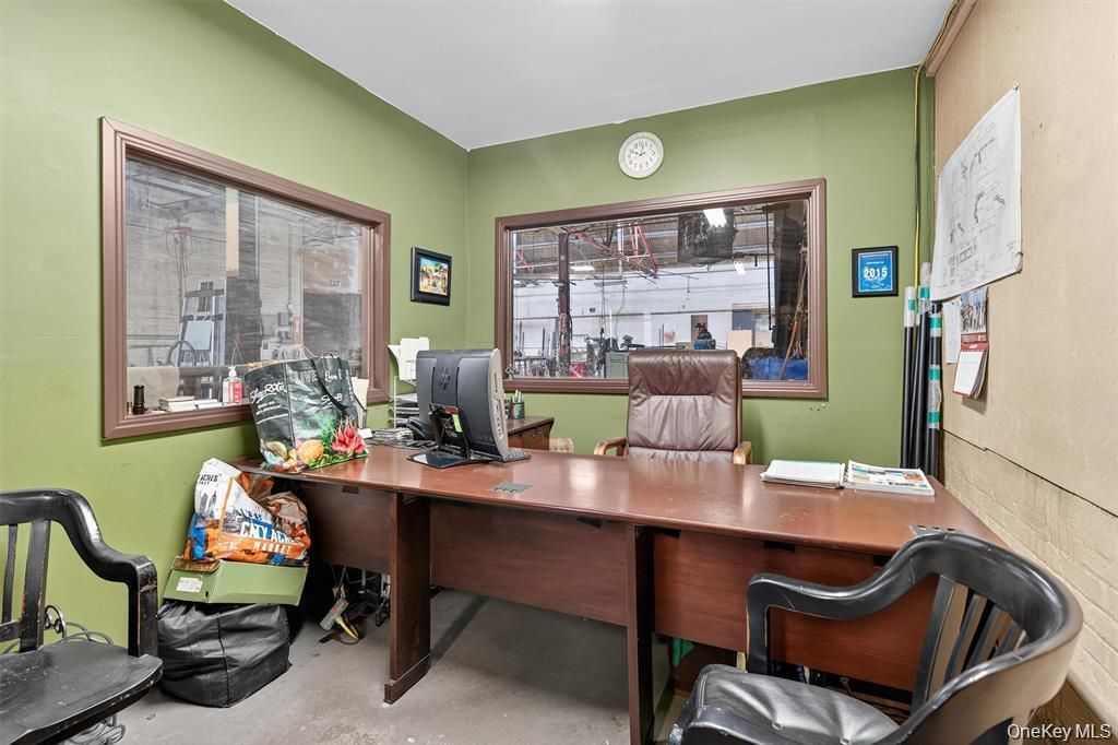 Home Office, Interior