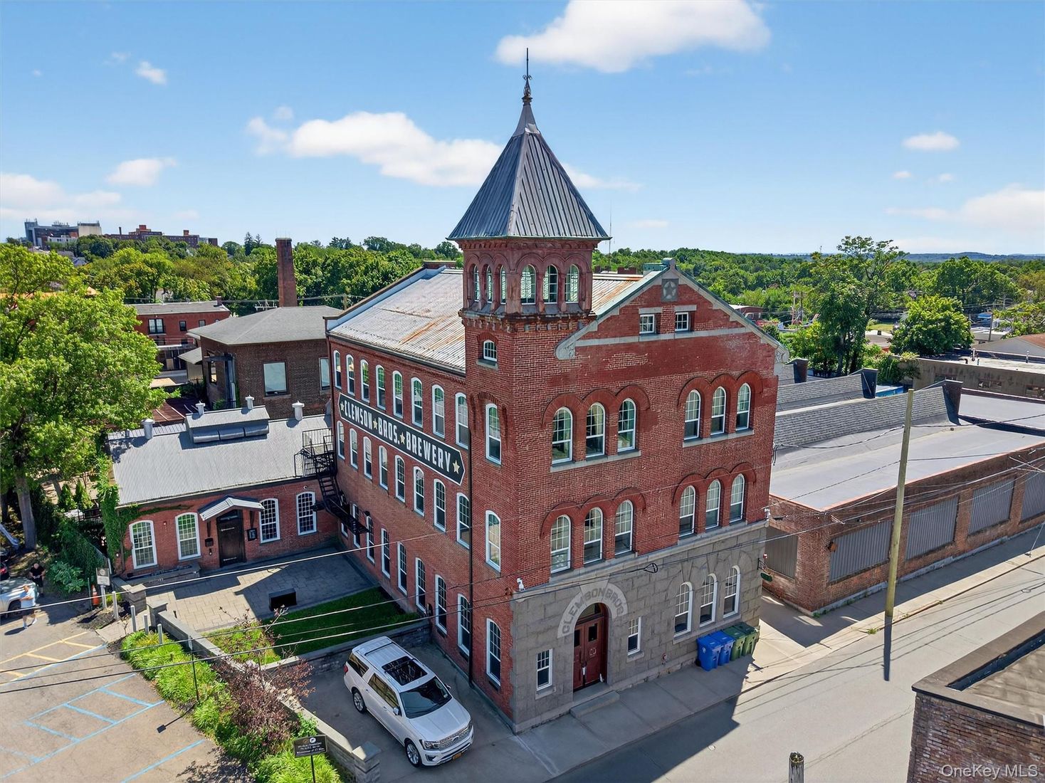 Exterior, Drone