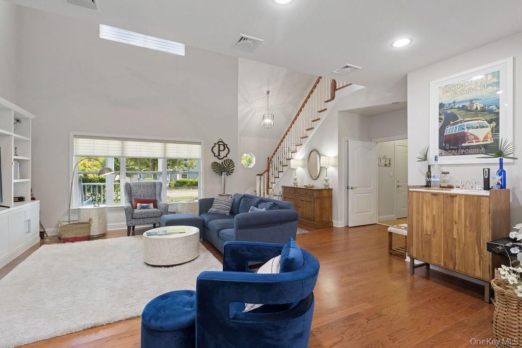 Interior, Living room, Pendant Lights, Recessed Lighting, Wood Texture Flooring