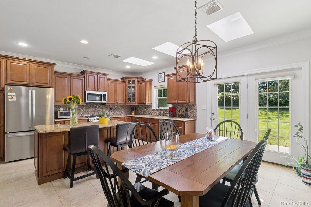 Dining room, Interior, Kitchen, Pendant Lights, Recessed Lighting, Stainless Steel Appliances