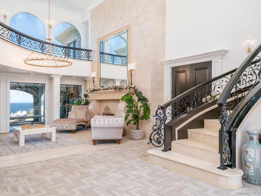 Chandelier, Interior, Living room, Water