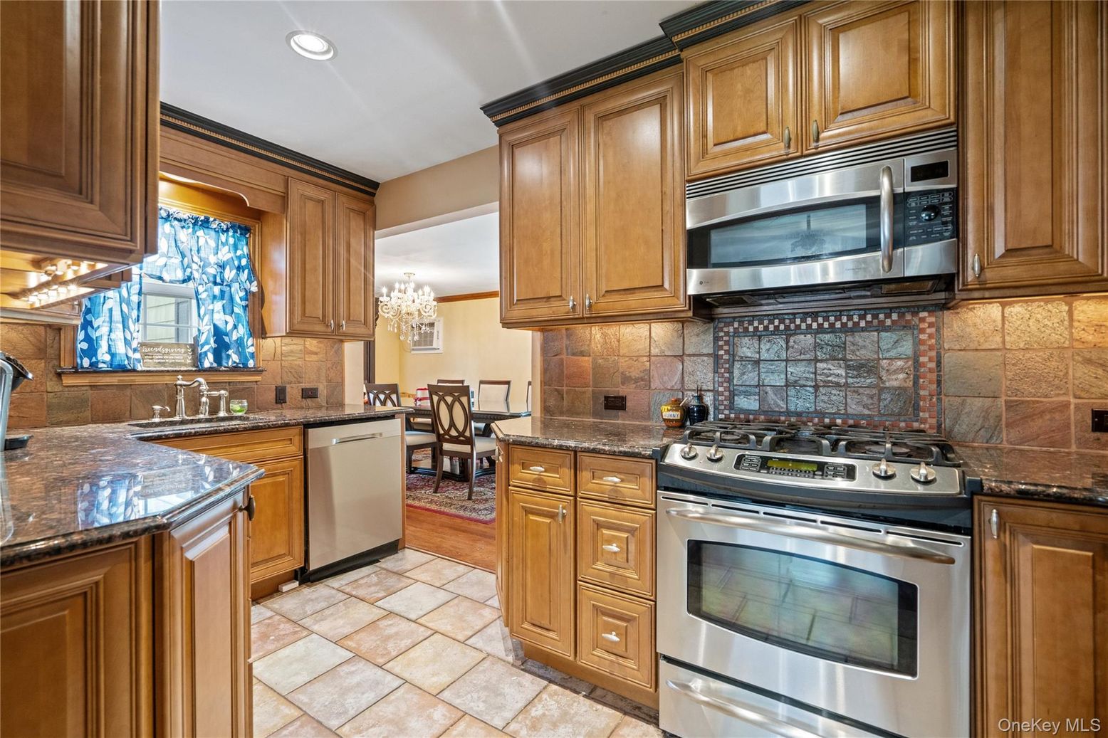 Chandelier, Dining room, Interior, Kitchen, Recessed Lighting, Stainless Steel Appliances