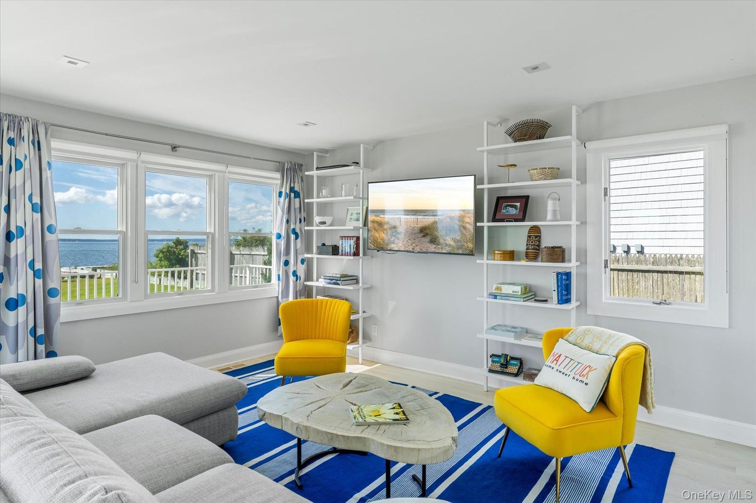 Interior, Living room, Recessed Lighting, Water, Wood Texture Flooring