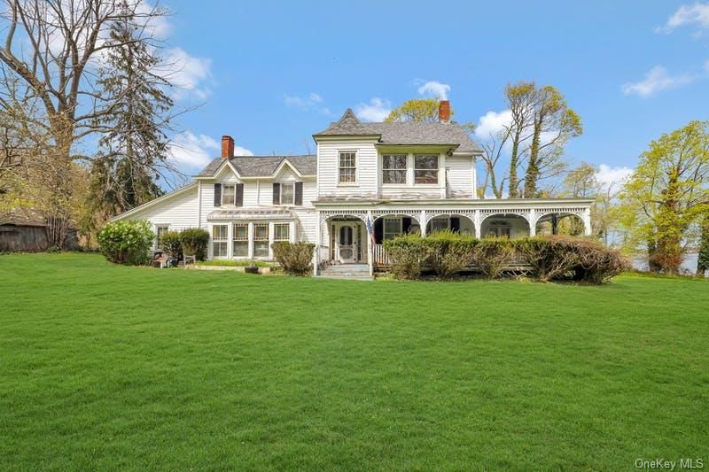 Backyard, Exterior, Facade, Queen Anne Victorian