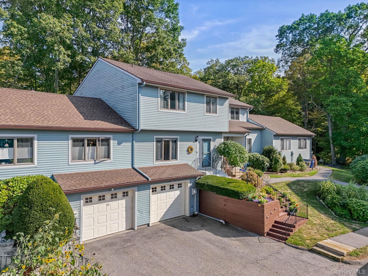 Attached, Exterior, Facade, American Foursquare