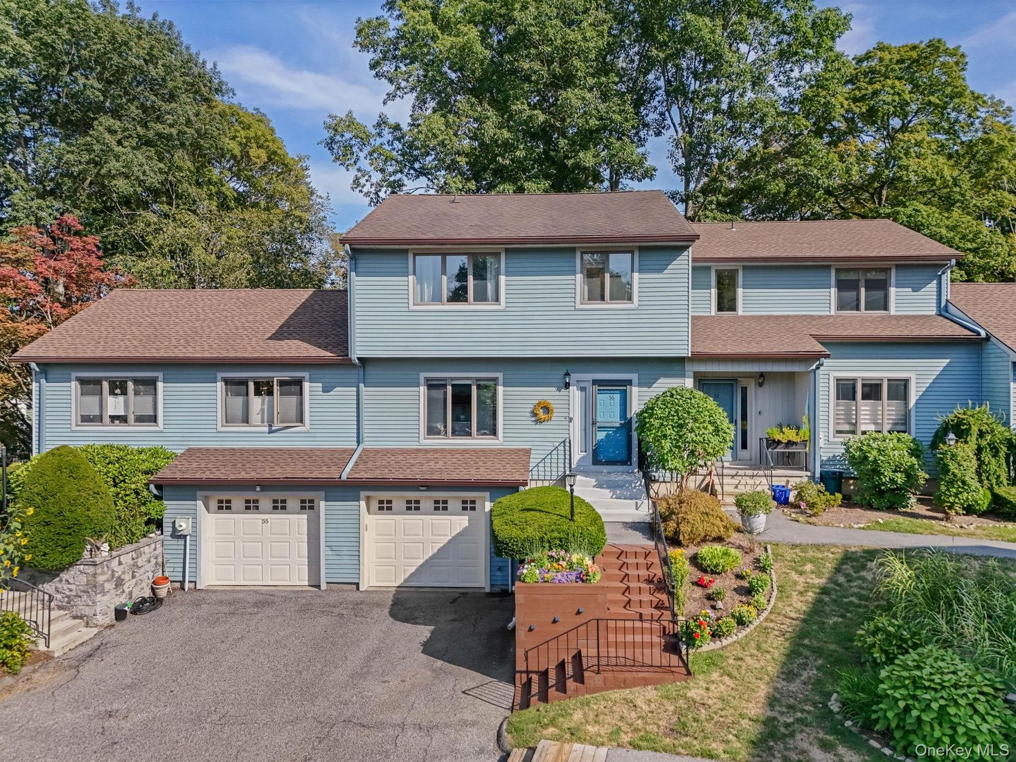 Attached, Exterior, Facade, Split Level