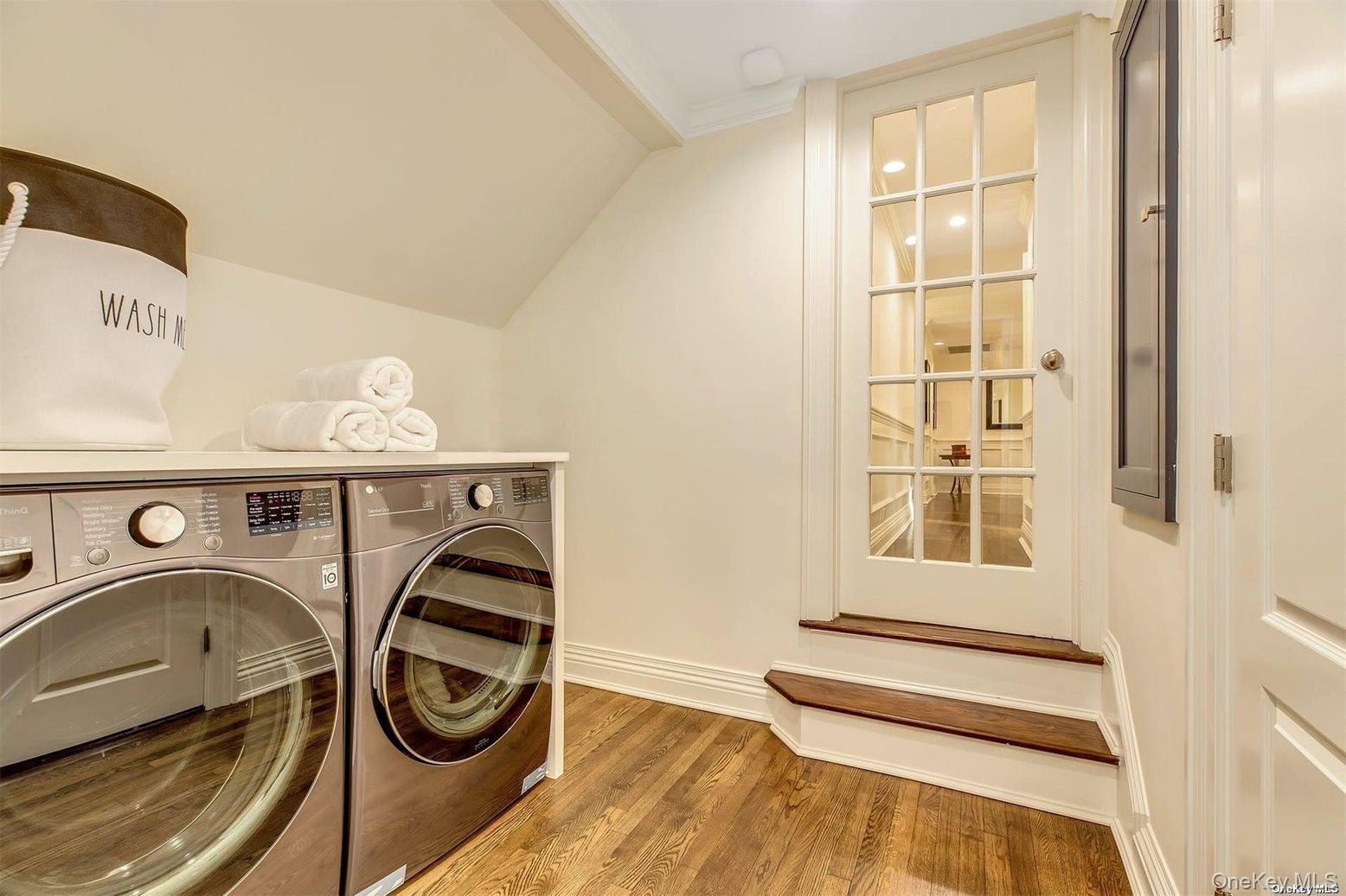 Interior, Washer, Wood Texture Flooring