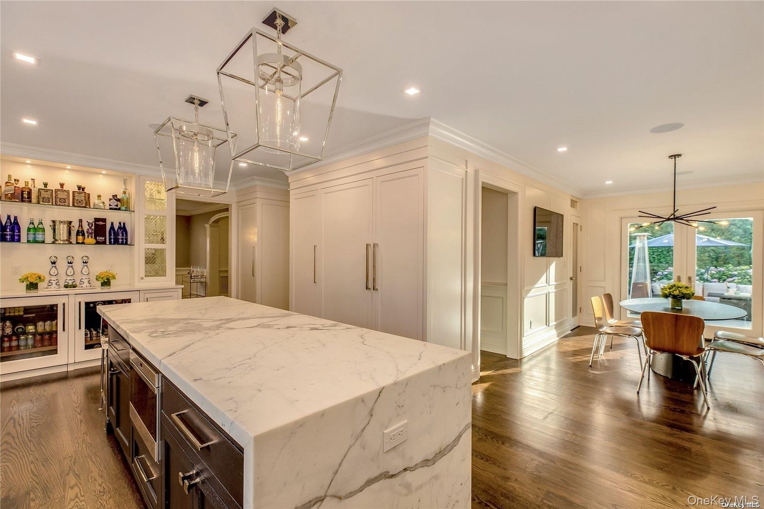 Dining room, Interior, Kitchen, Pendant Lights, Recessed Lighting, Wood Texture Flooring