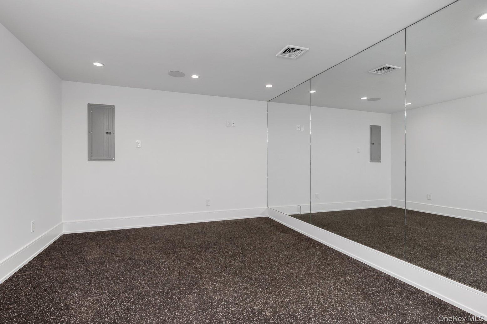 Empty room, Interior, Recessed Lighting