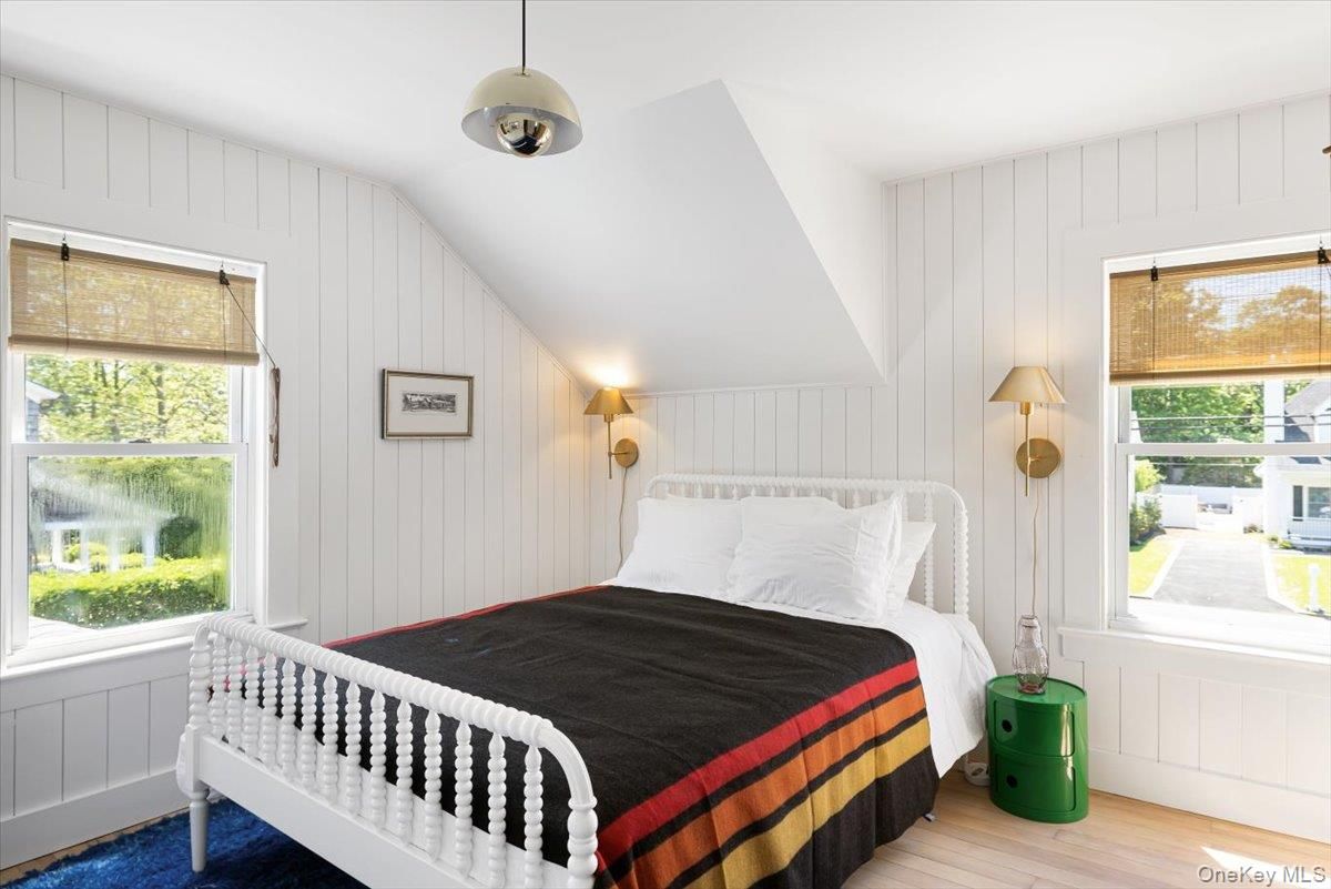 Bedroom, Interior, Pendant Lights, Wood Texture Flooring