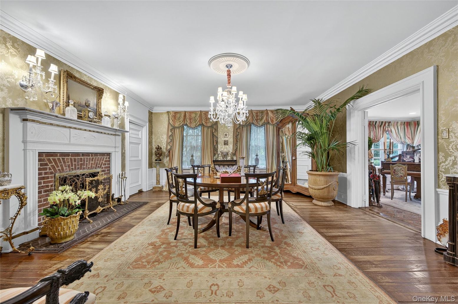 Chandelier, Dining room, Fireplace, Interior, Wood Texture Flooring