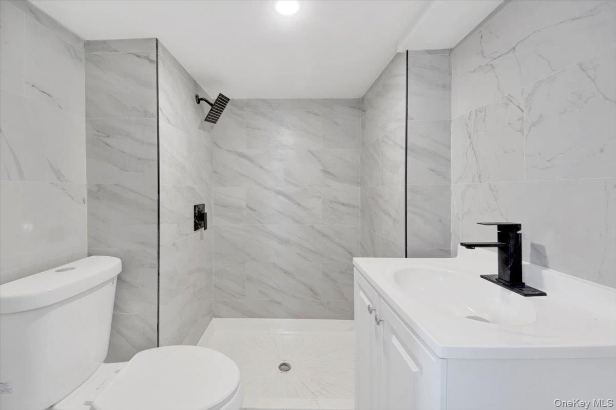 Bathroom, Interior, Marble Walls, Recessed Lighting
