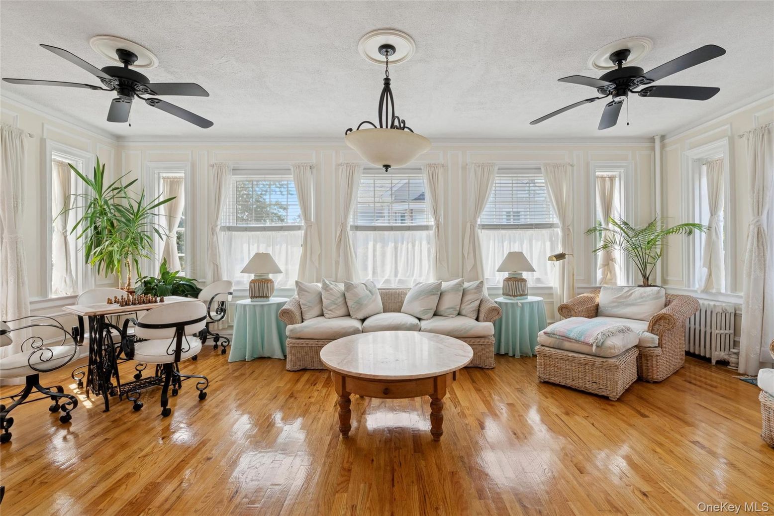 Dining room, Interior, Living room, Pendant Lights, Wood Texture Flooring