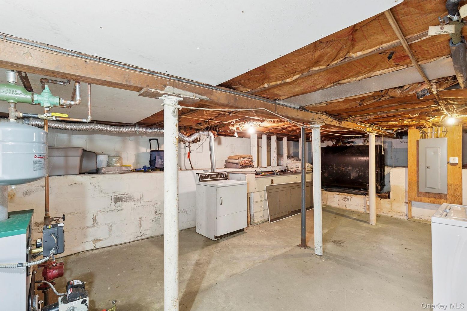 Interior, Washer, Wooden Beams
