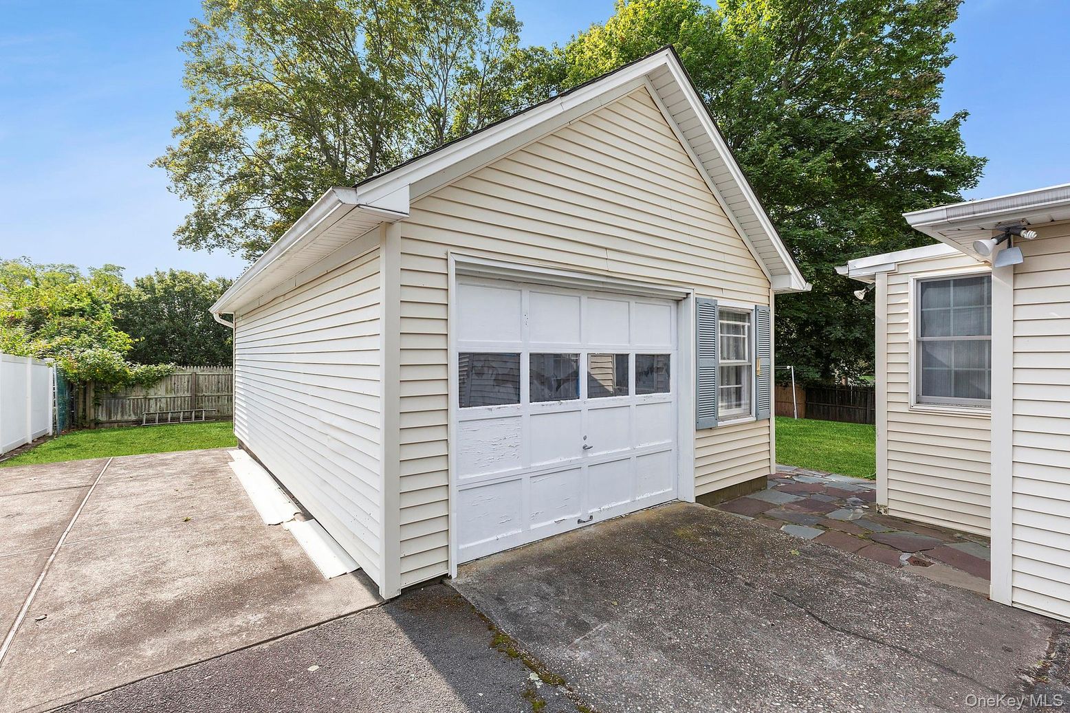 Detached Garage, Exterior