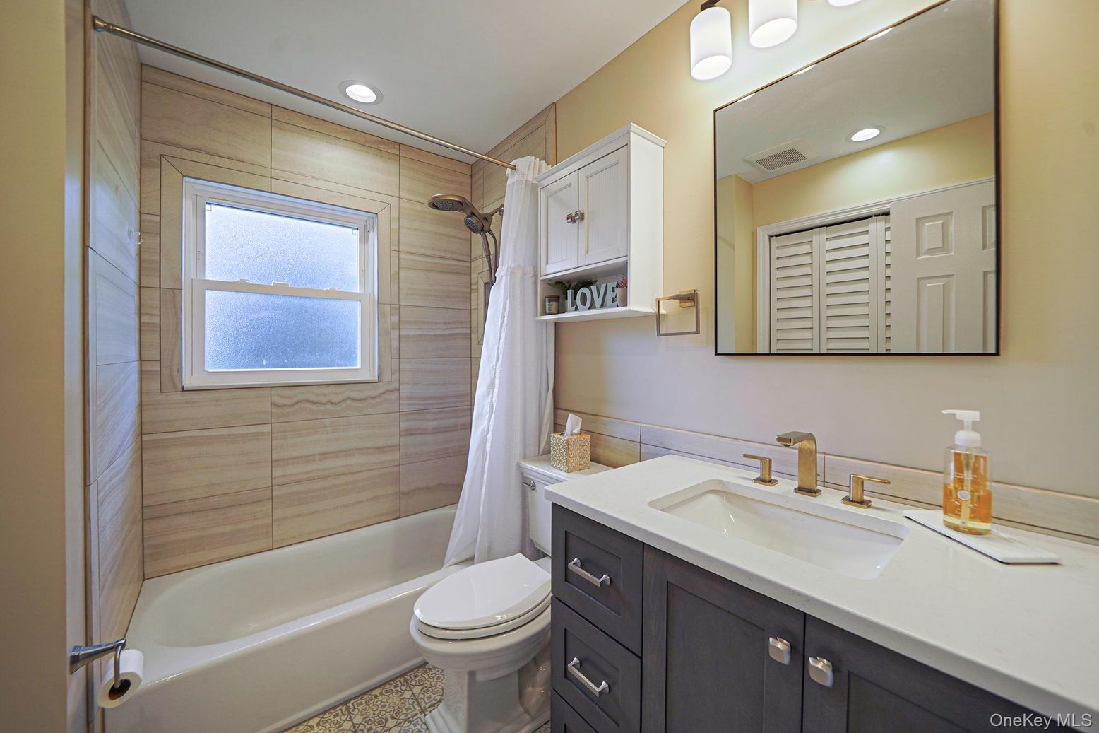 Bathroom, Interior, Recessed Lighting