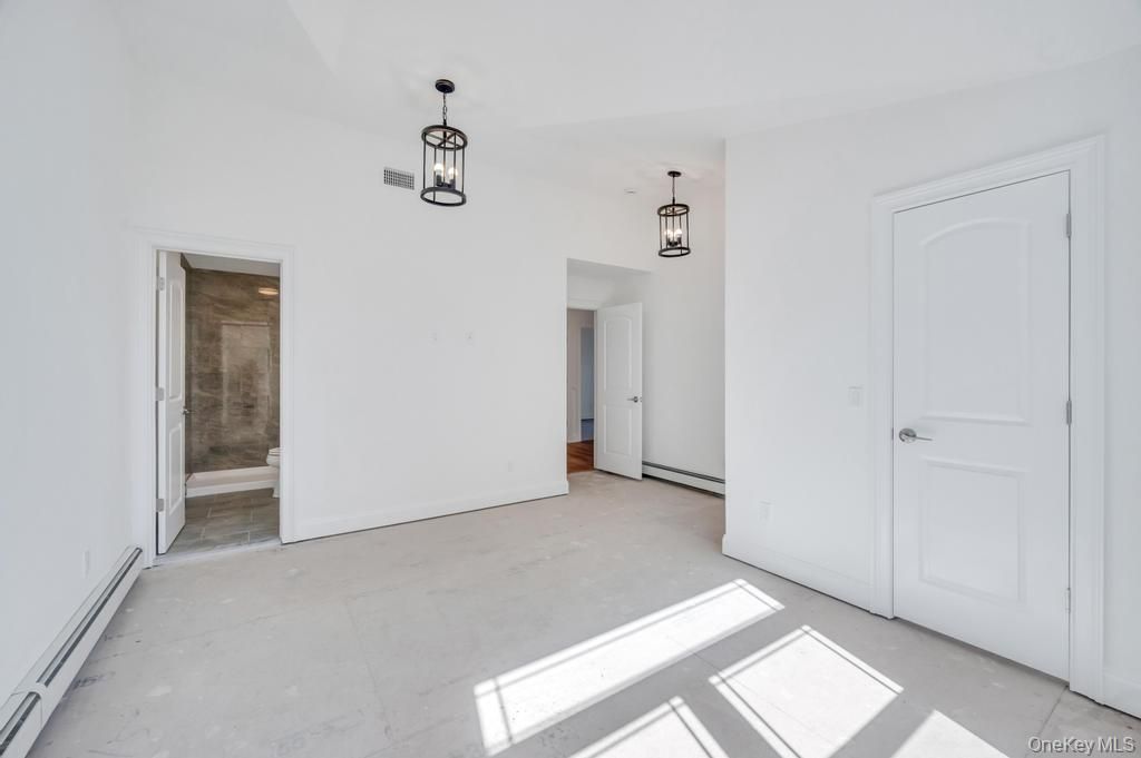 Empty room, Interior, Pendant Lights