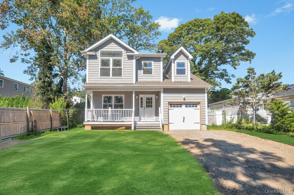 Attached, Exterior, Facade, Cape Cod