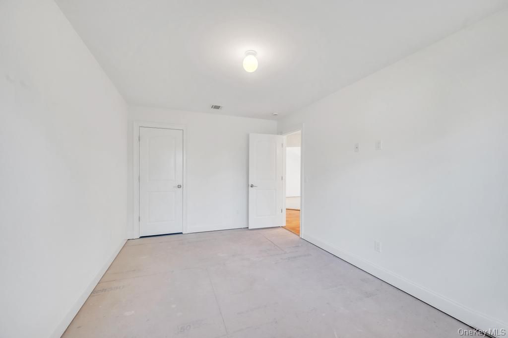 Empty room, Interior