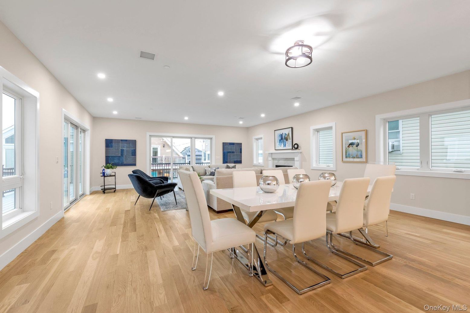 Dining room, Fireplace, Interior, Recessed Lighting, Wood Texture Flooring