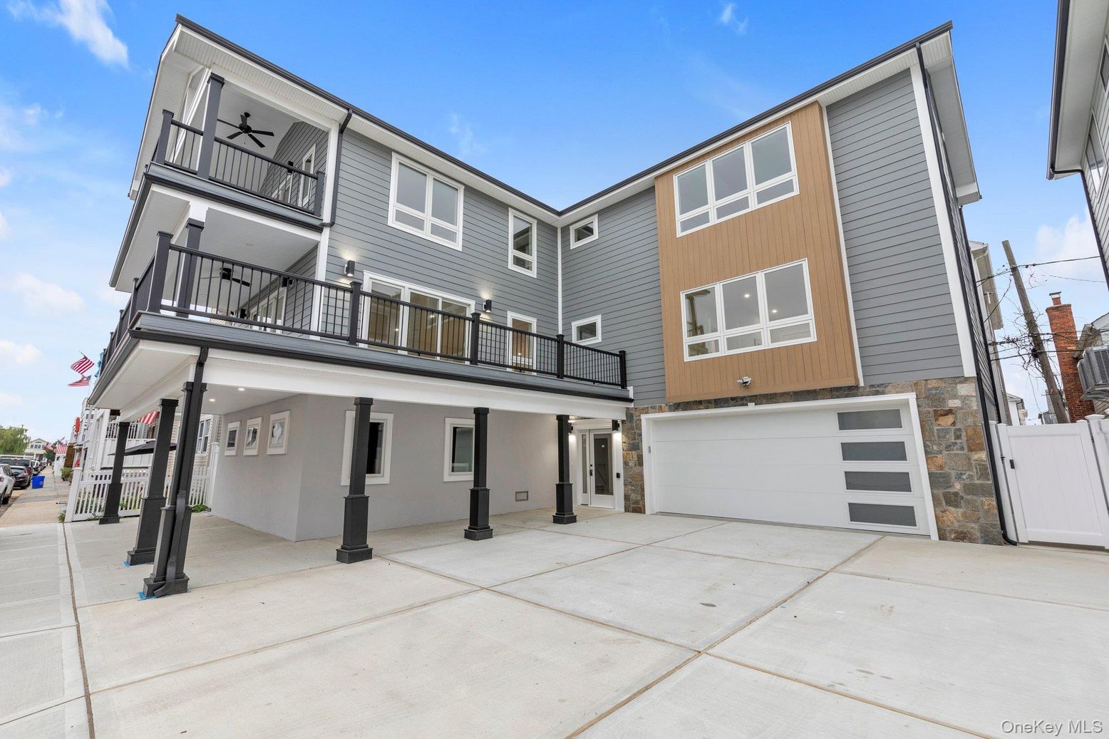 Attached, Exterior, Facade, Rowhouse