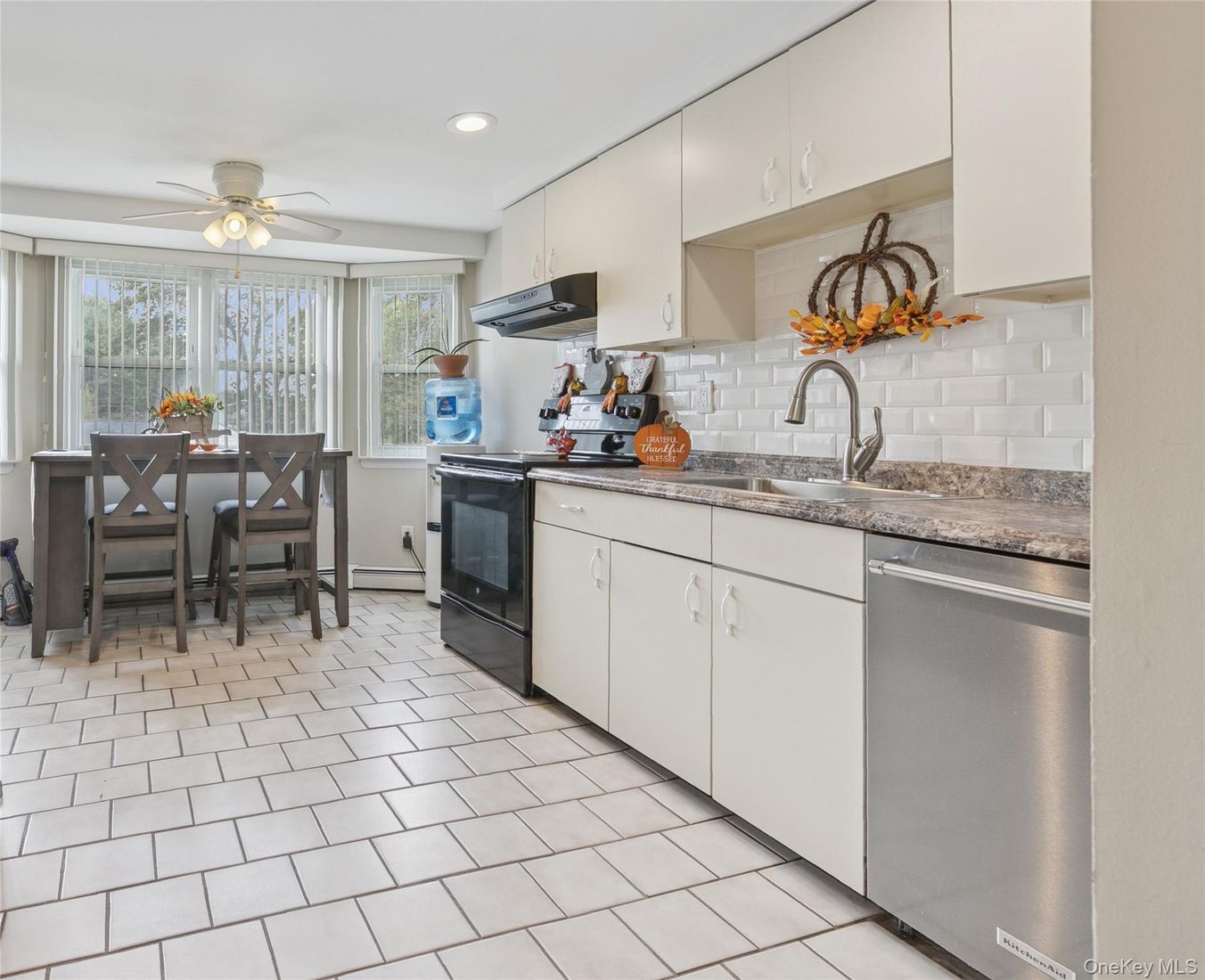Dining room, Interior, Kitchen, Recessed Lighting, Stainless Steel Appliances