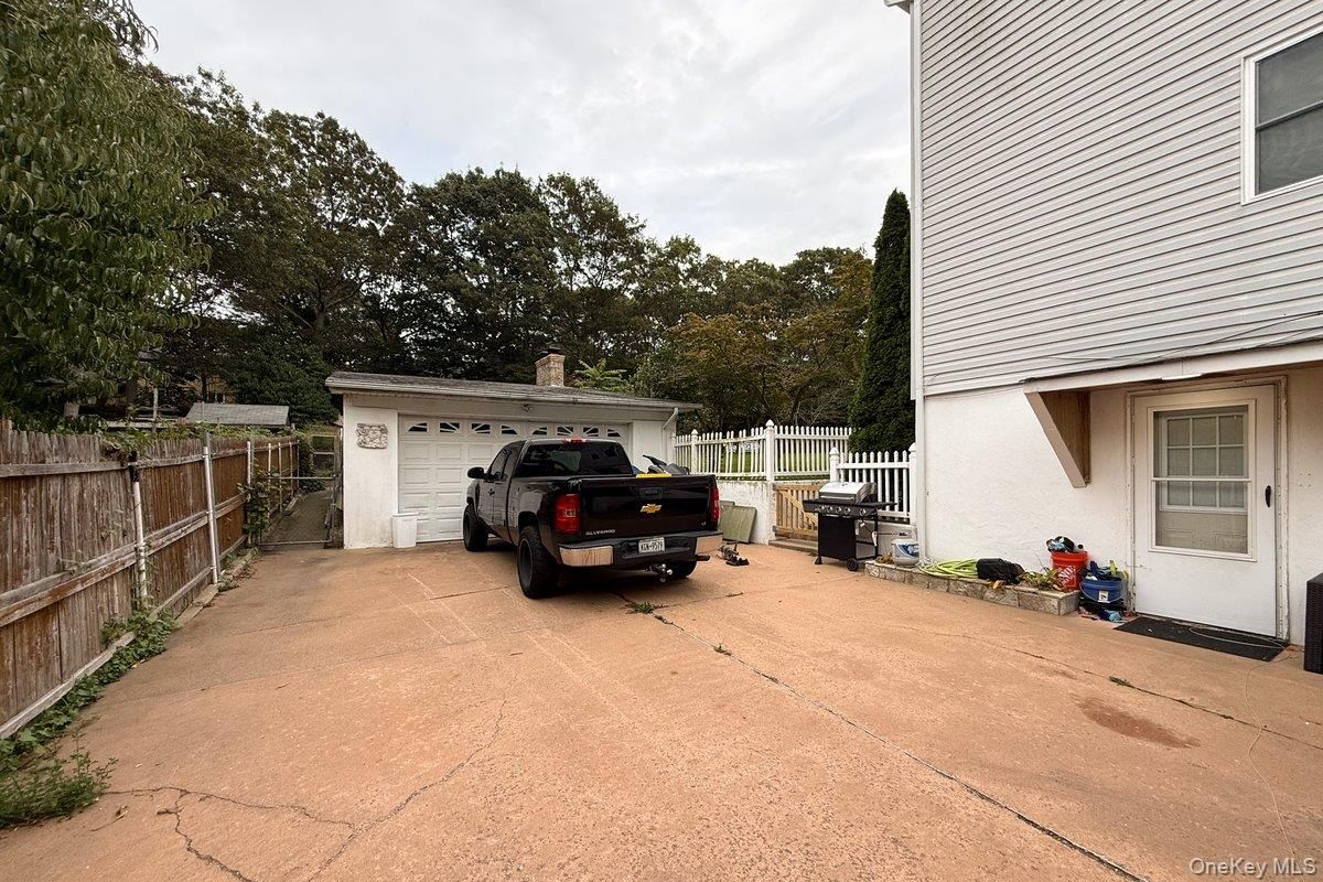 Detached Garage, Exterior