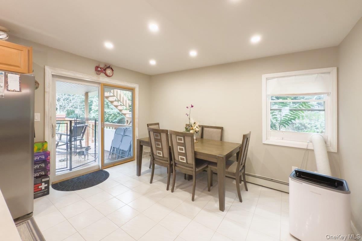 Dining room, Interior, Recessed Lighting
