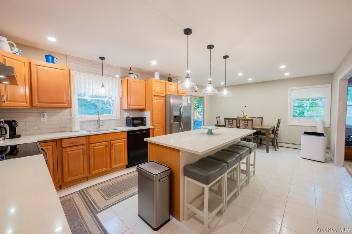Dining room, Interior, Kitchen, Pendant Lights, Recessed Lighting, Stainless Steel Appliances