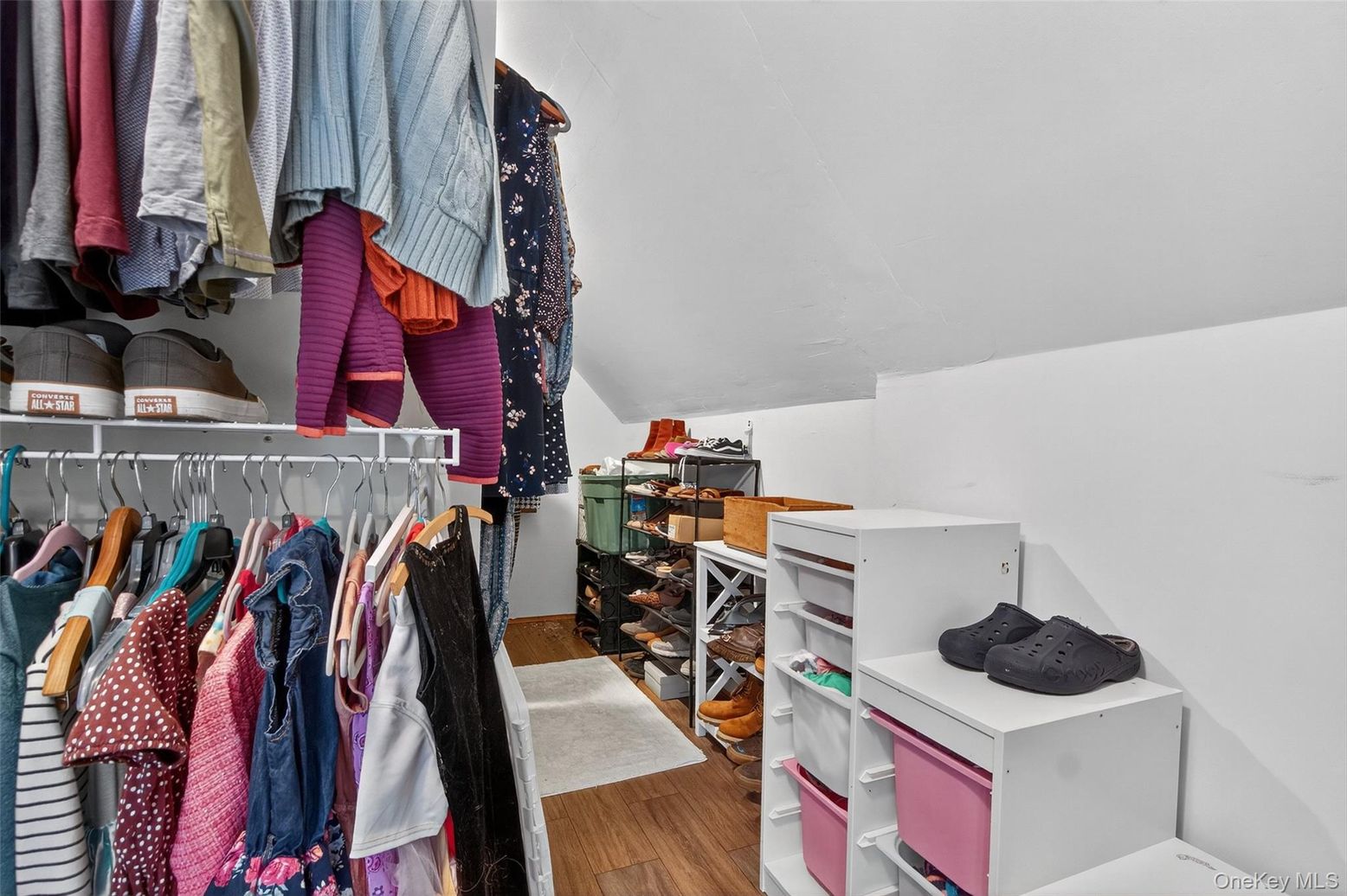 Interior, Walk-in Closets, Wood Texture Flooring