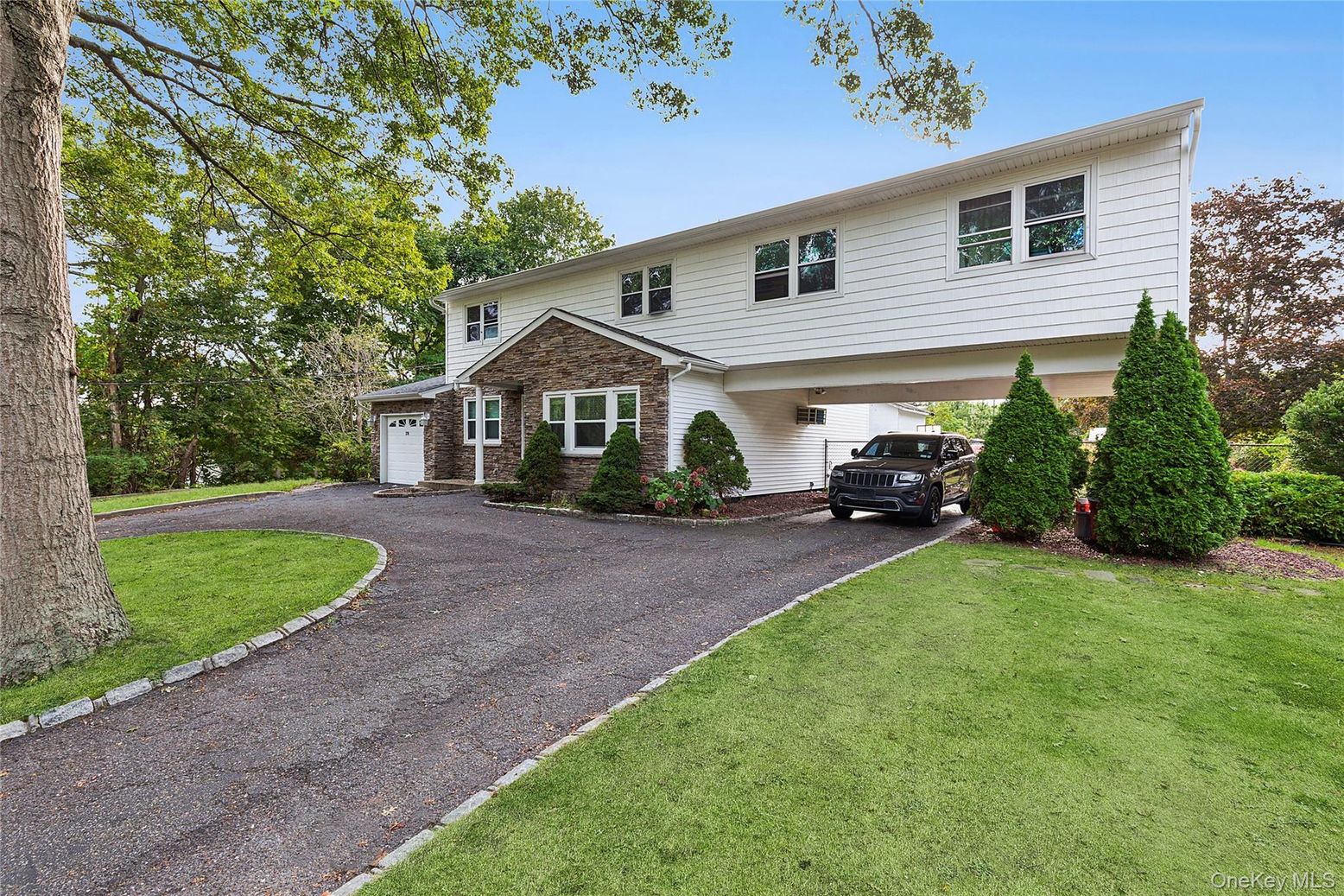 Attached, Exterior, Facade, Raised Ranch