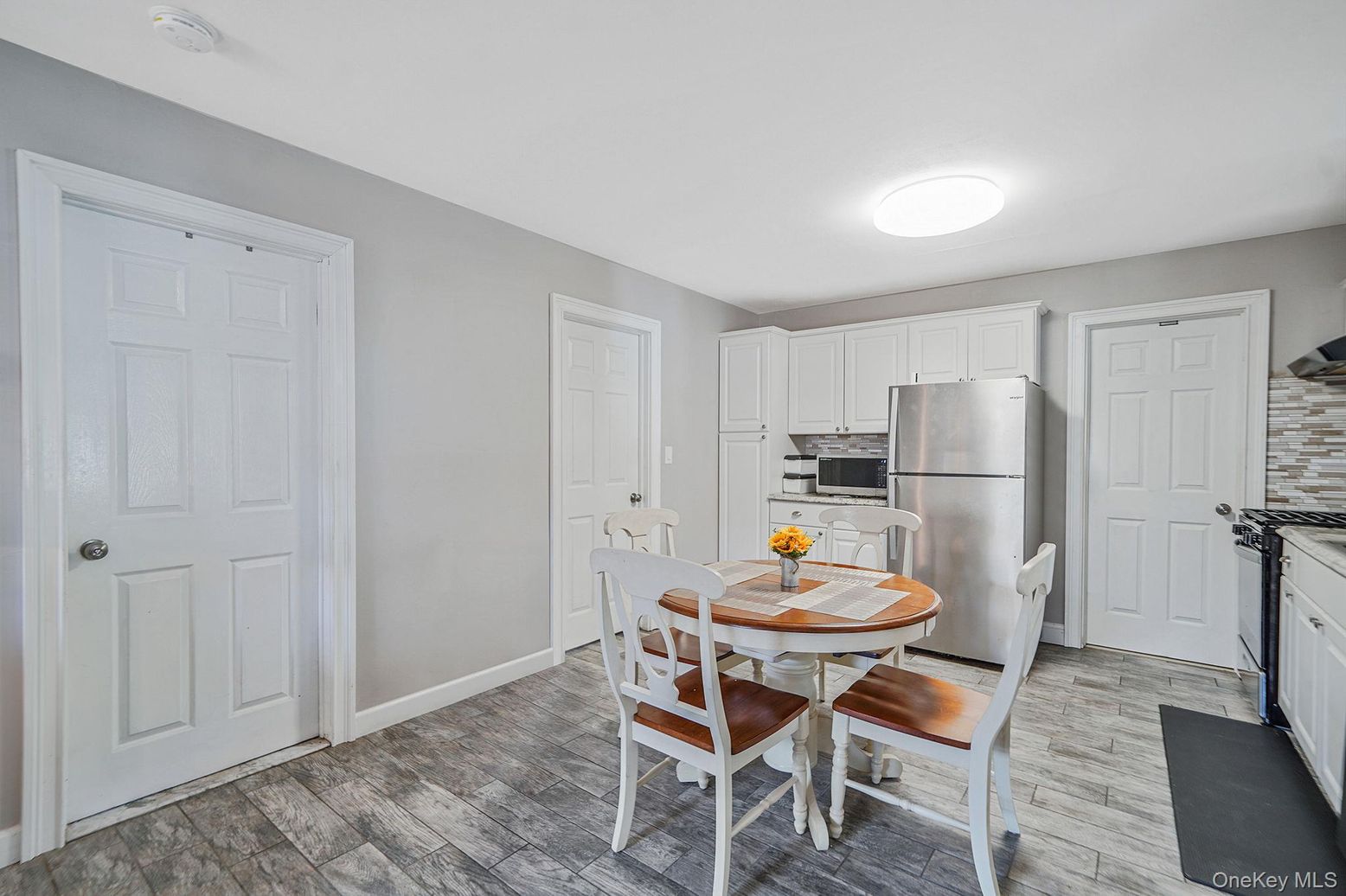 Dining room, Interior, Kitchen, Stainless Steel Appliances, Wood Texture Flooring