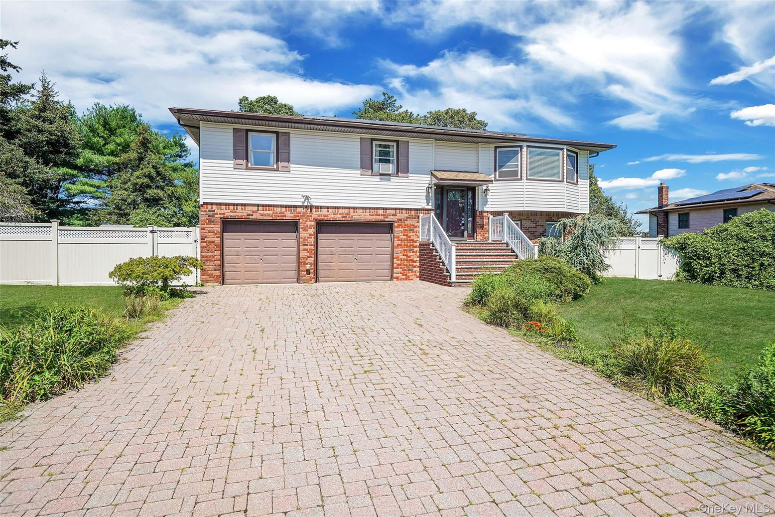 Attached, Exterior, Facade, Brick Facade, Raised Ranch