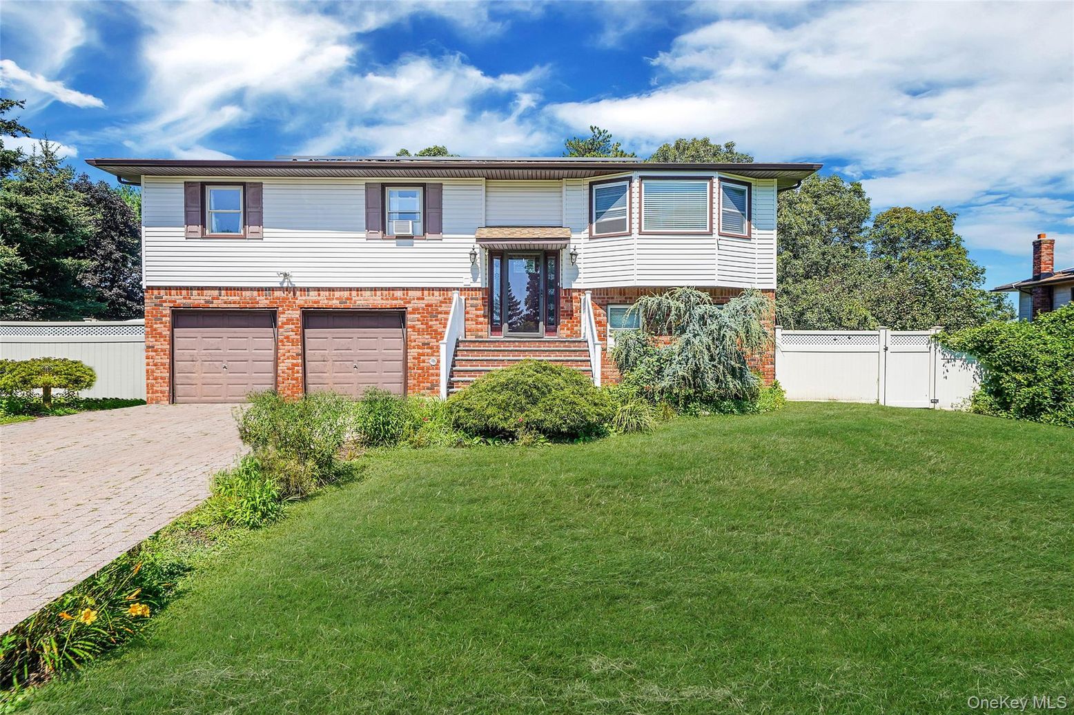 Attached, Exterior, Facade, Brick Facade, Raised Ranch