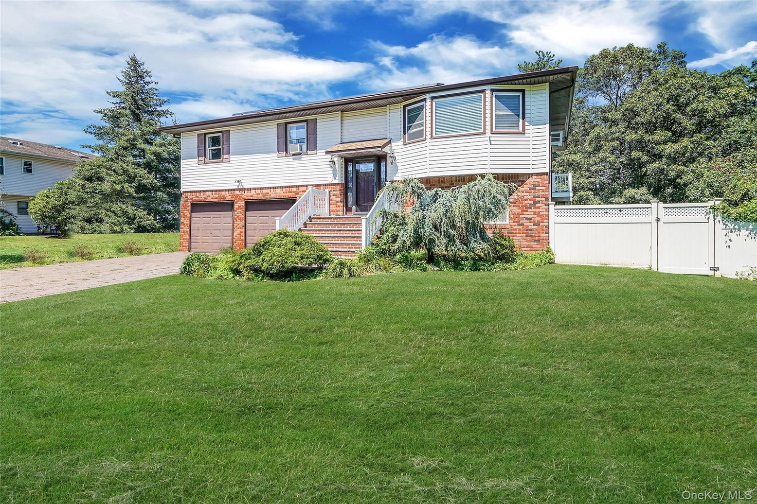 Attached, Exterior, Facade, Raised Ranch