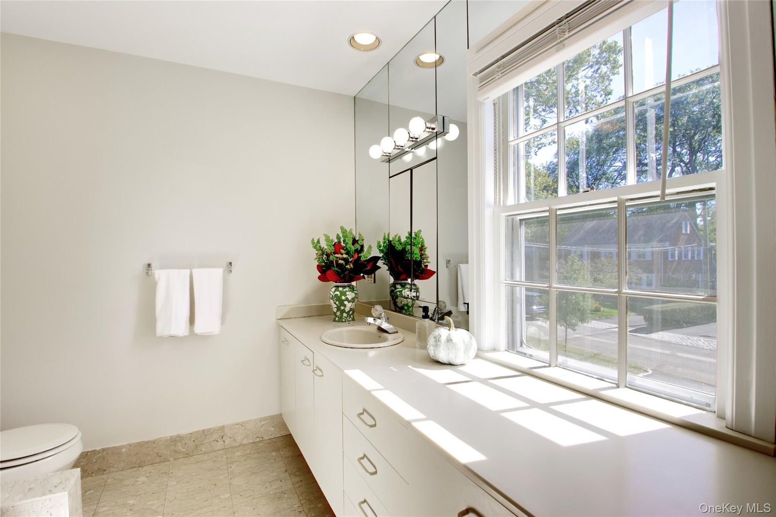 Bathroom, Interior, Recessed Lighting